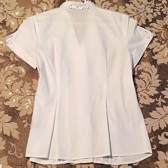 NWOT Crisp White Cotton Stretch Blouse, Short Sleeve, Ruffled V-neck, S - Picture 13 of 15